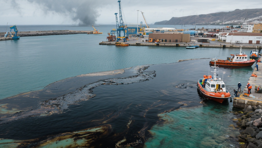Fuel Spill at Puerto de Las Palmas, Gran Canaria, Spain