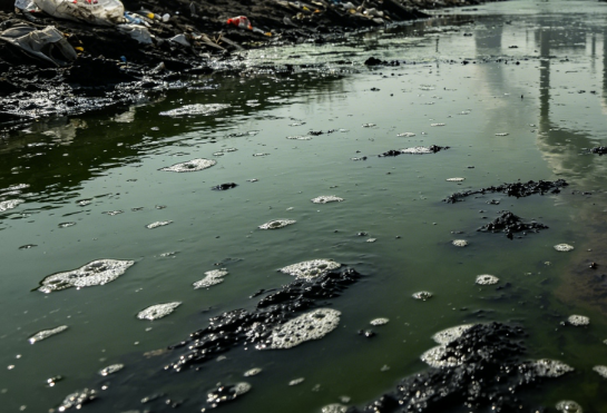 Iranian Oil Spill Pollutes Rivers and Farmland